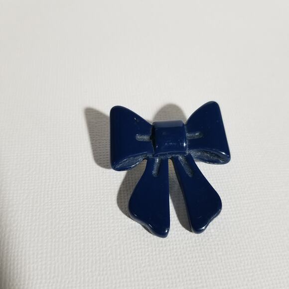 Vintage blue bow brooch (looks green under black light) - Picture 8 of 11